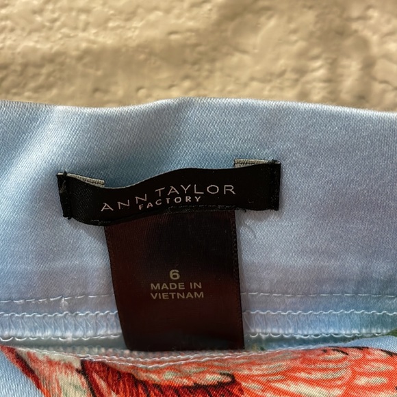 Ann Taylor Skirt with Pockets Size 6 - Picture 3 of 3